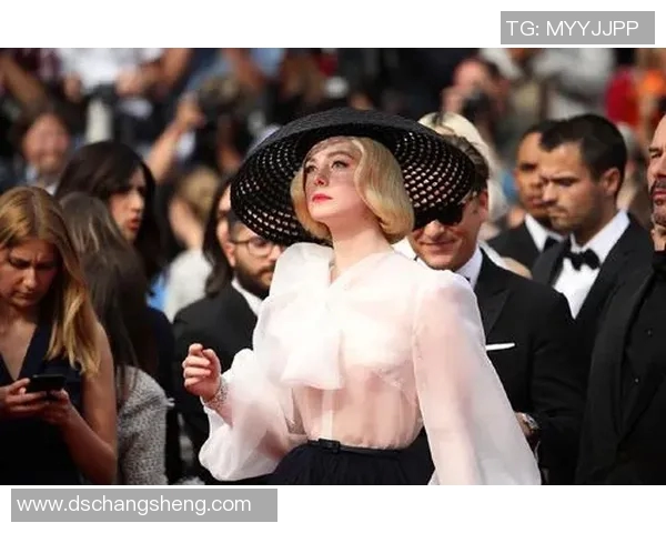 足球明星男生时尚礼服照片展现魅力与风采的完美结合