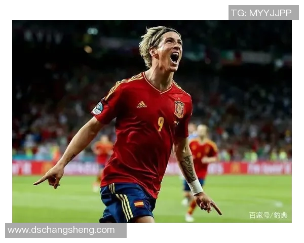 两小无猜足球明星的成长之路与梦想追逐的精彩瞬间