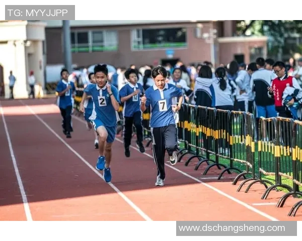 深圳翠园中学足球明星展现青春风采助力校园体育文化发展